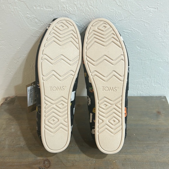 NWT Toms Halloween Black Cats Pumpkins Skulls Slip On Size 8 - Picture 5 of 7